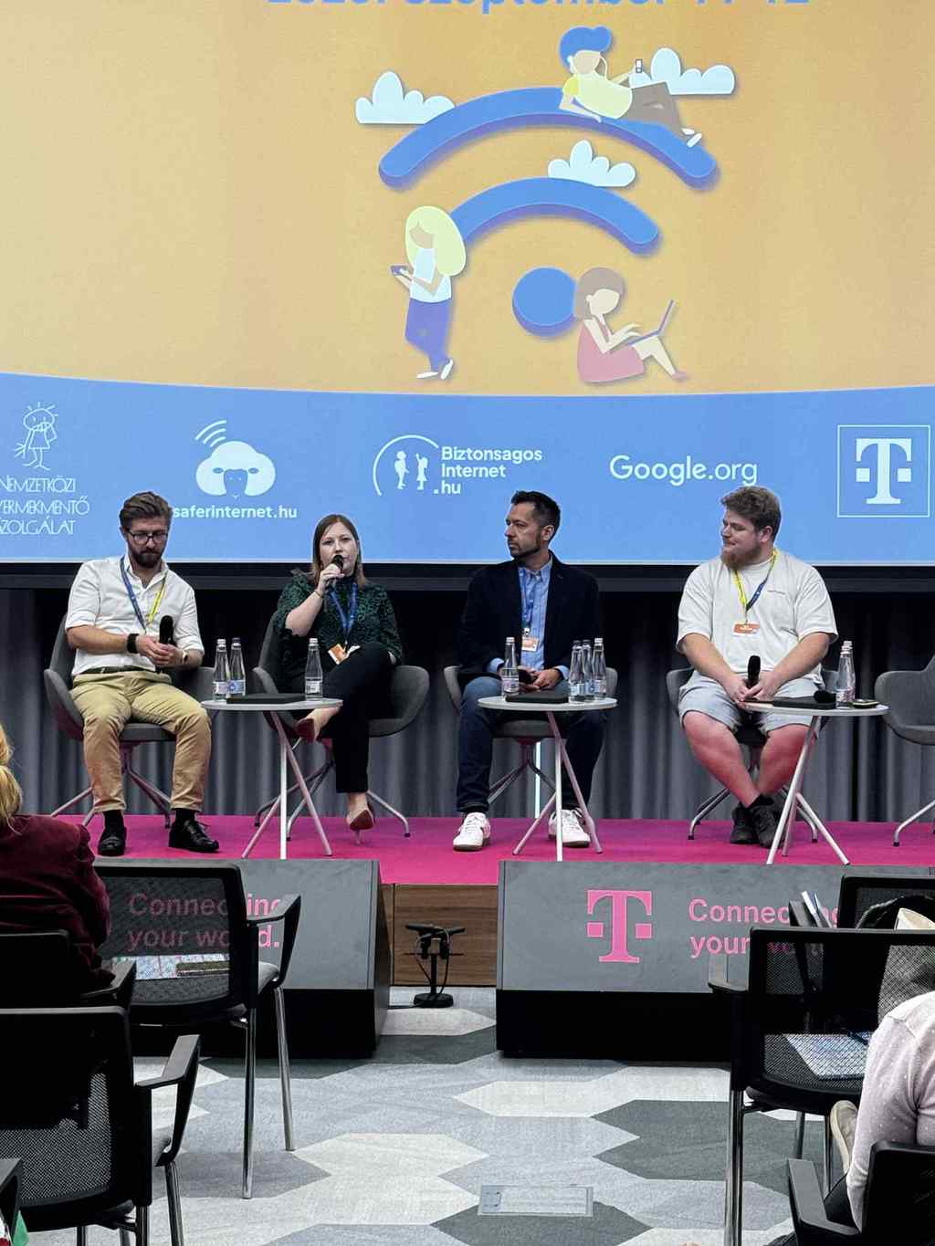 médiakonferencia kerekasztal